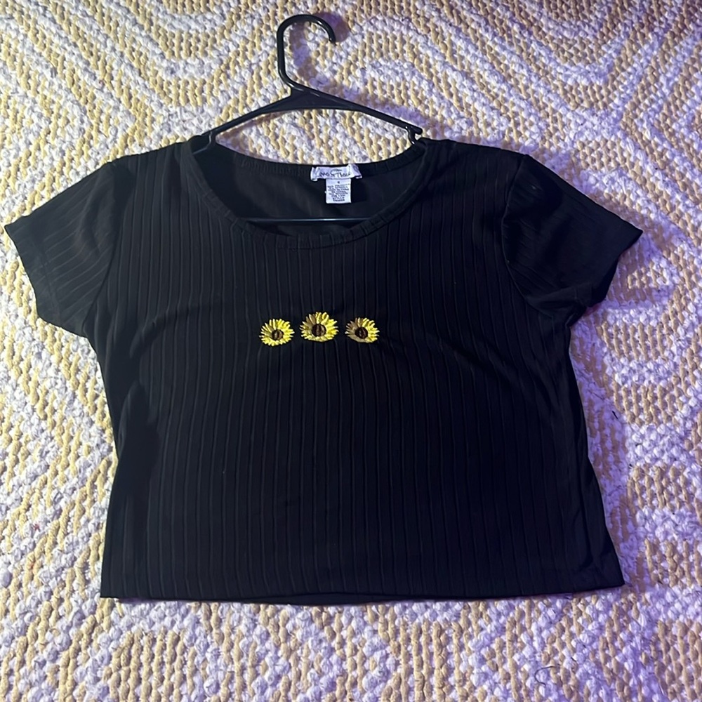 Black flower crop top